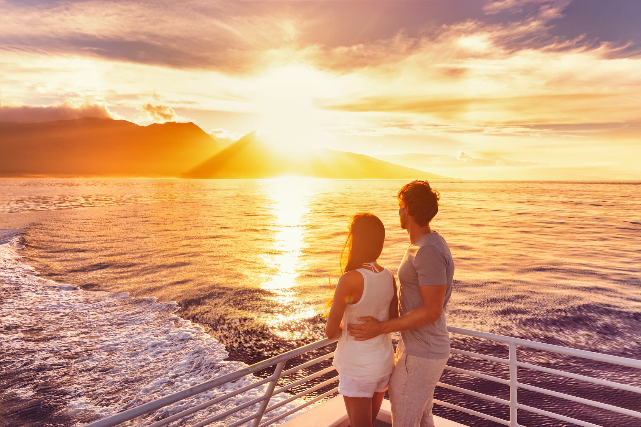 Sunset Splash & Sail: Waikiki Sailing Adventure