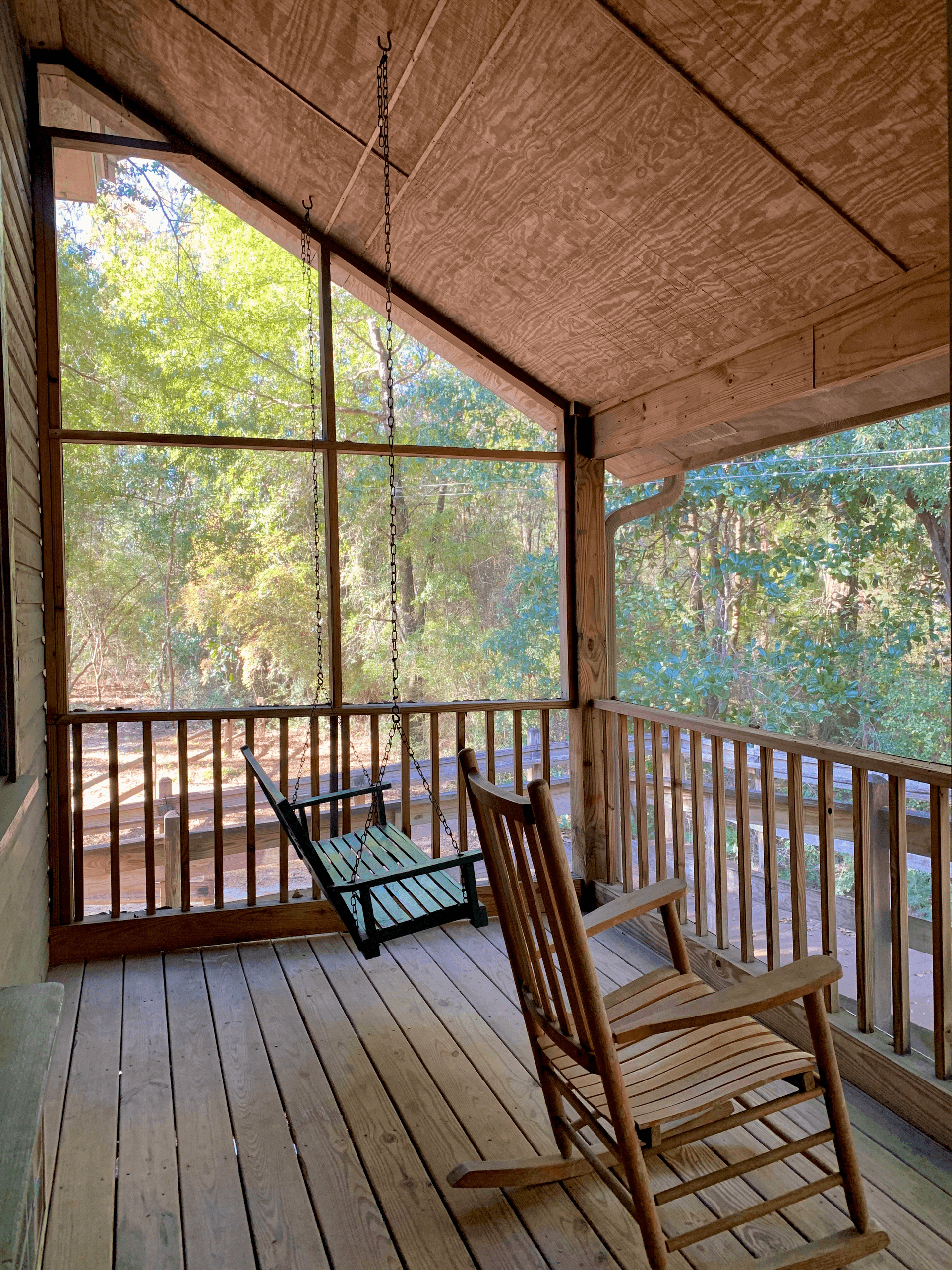 Cozy Cabin Stay at Schoolhouse Inn in Milton, FL