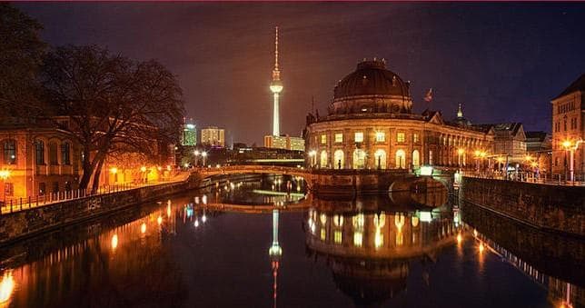 Historic Landmarks & Royal Heritage with Berlin-Tours