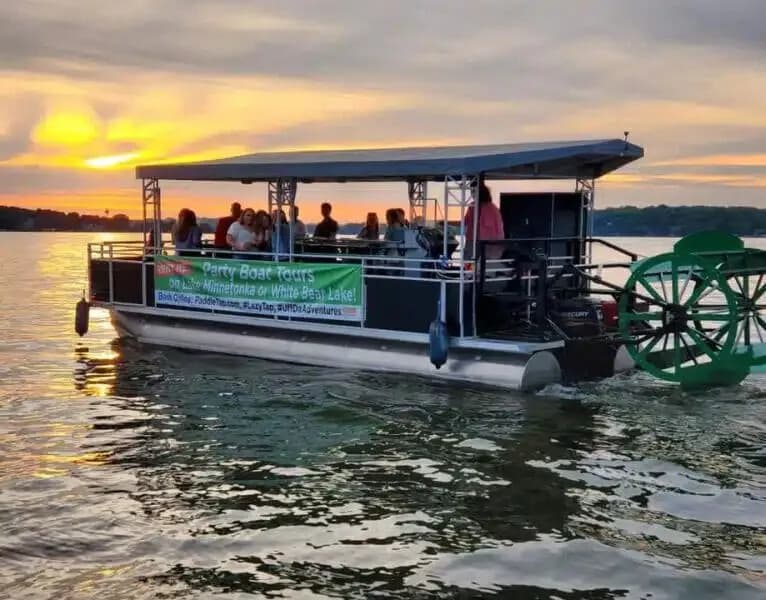 Lake Minnetonka Party Cruise: 3-Hour Private Boat Experience from Excelsior