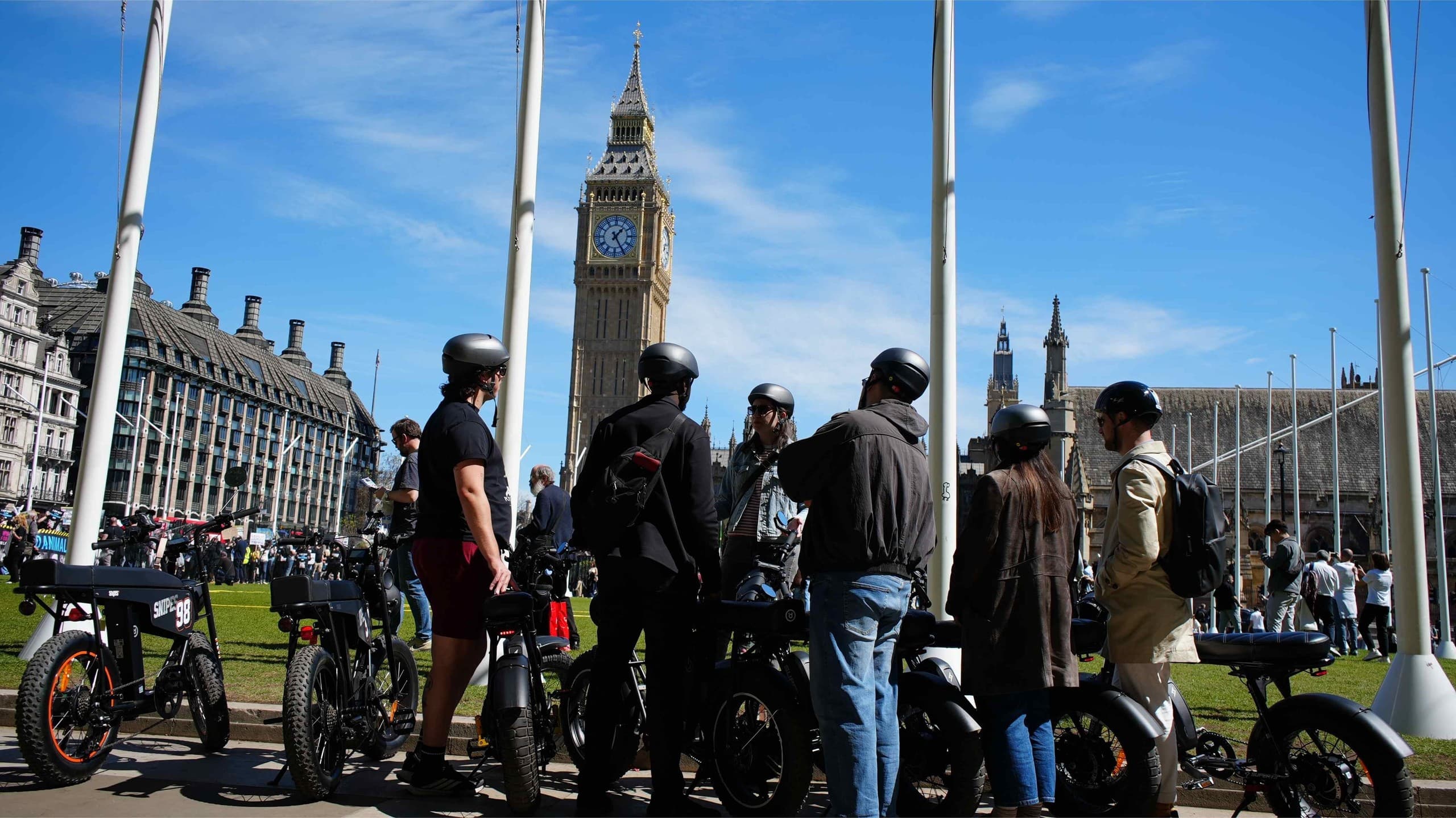 Roll Through Royal London: Immersive 3-Hour E-Bike Tour with Historic Artefacts photo 2