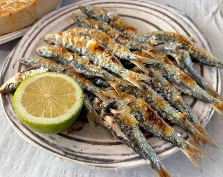 Málaga Coastal Food Walk: Chiringuitos, Gibralfaro Views & El Palo Seafood