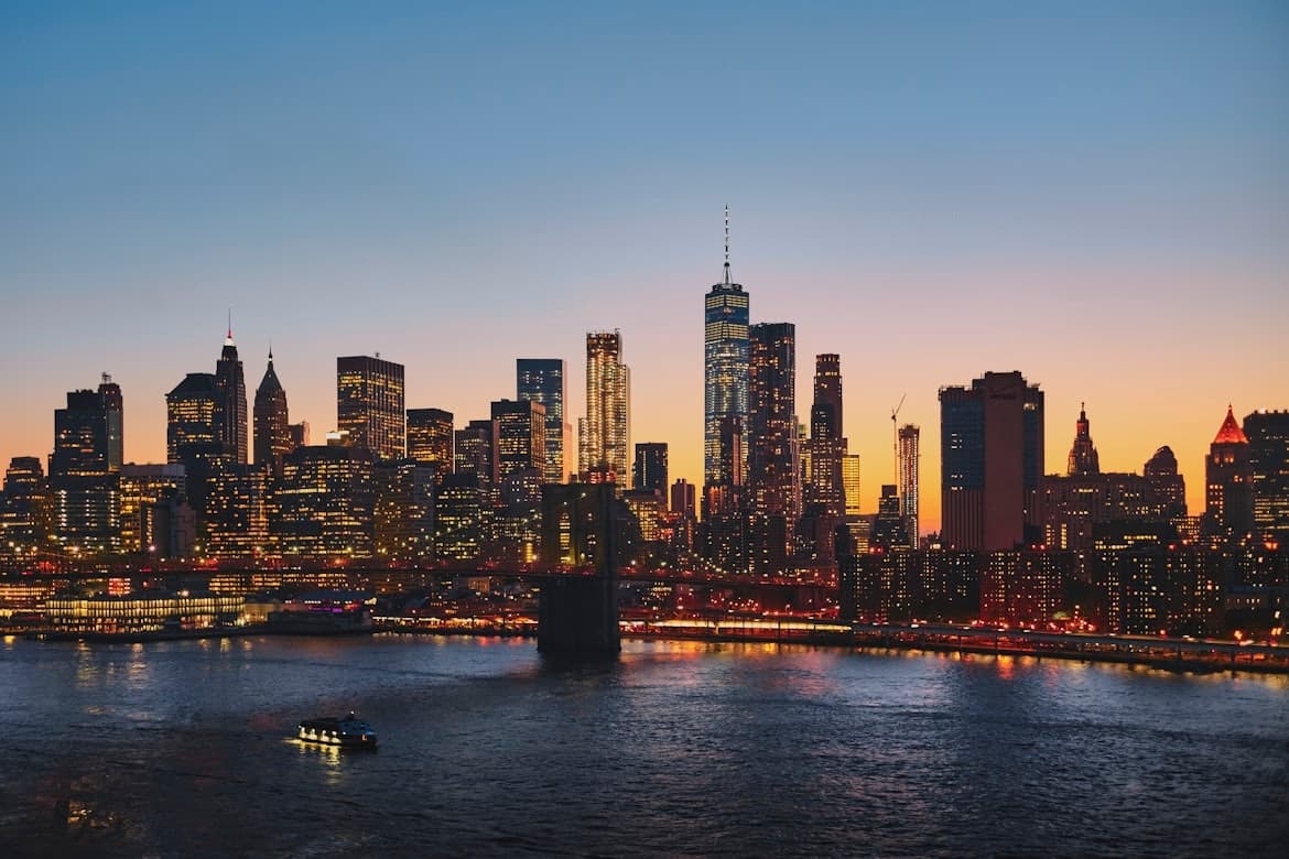 Private Night Flight Over NYC: Platinum Deluxe All-Inclusive Skyline Tour from Linden