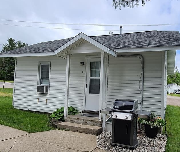 Cozy Cabin Stay at Indian River, Michigan