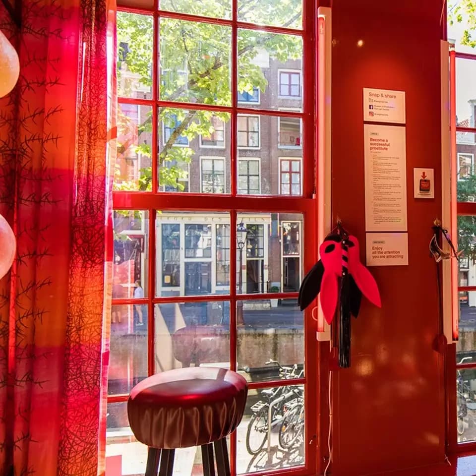 Canal Cruise & Red Light Secrets Museum by Amsterdam in a Million