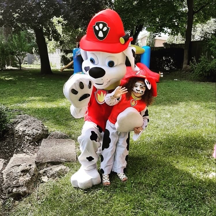 Mascot Entertainment Toronto: Balloon Twisting, Face Painting & Walkaround Characters for Events photo 4