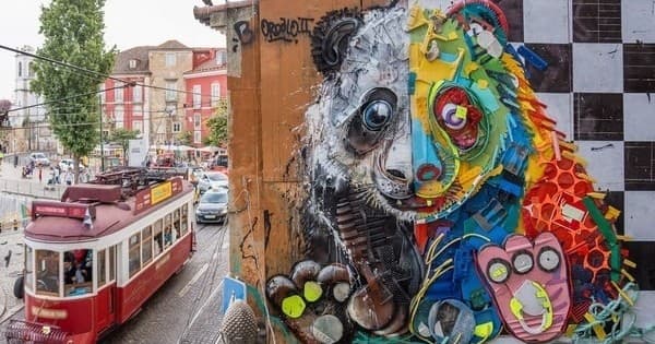 Street Art Tour in Lisbon with Local Guides
