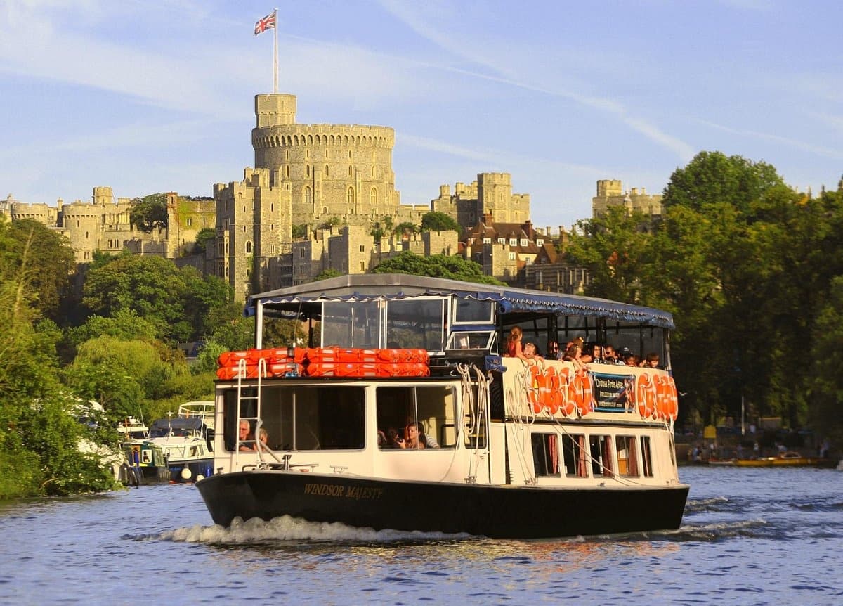 Private Windsor Castle Day Trip from London: Chauffeur, Thames Cruise & Eton photo 3