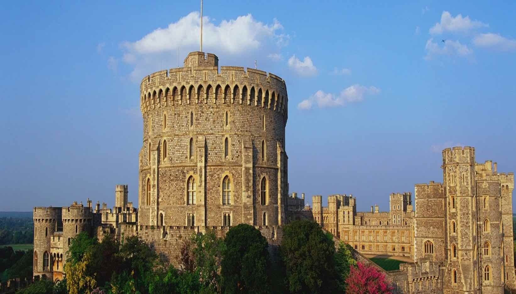 Historical Highlights & Royal Sights with London Minicab Service