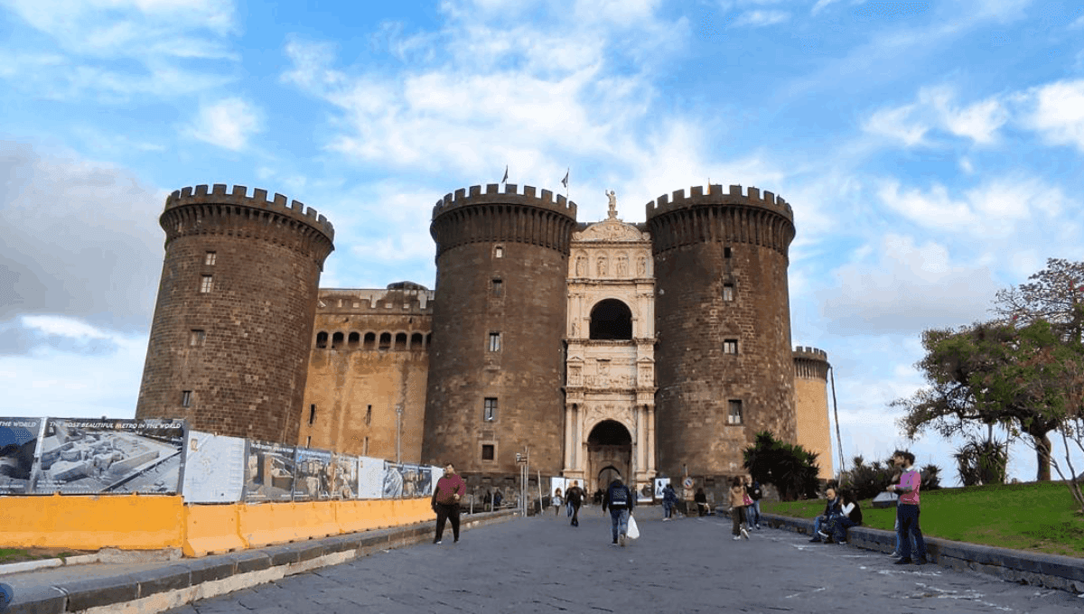 Napoli Monumentale: 2.5-Hour Guided Walk from Piazza Municipio to Castel Dell’Ovo photo 1