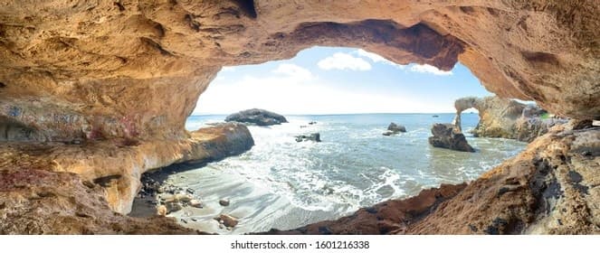 Dinosaur Caves Guided Kayak Tour in Pismo Beach, CA