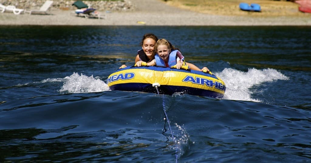 Water Activities & Beachside Boat Rental: Lake Adventure Fun