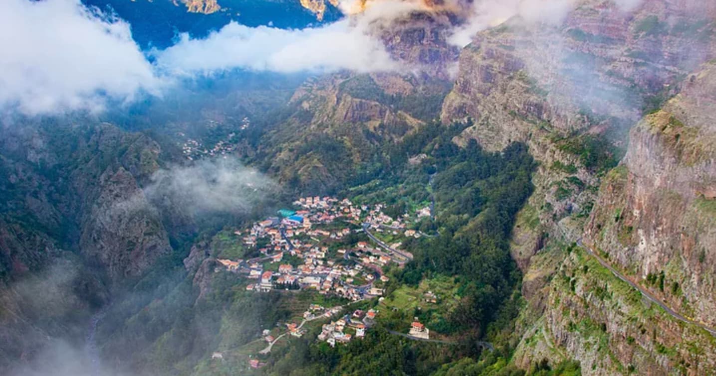 Explore Madeira’s East: Epic 4x4 Adventure from Pico Do Areiro to Santana photo 1