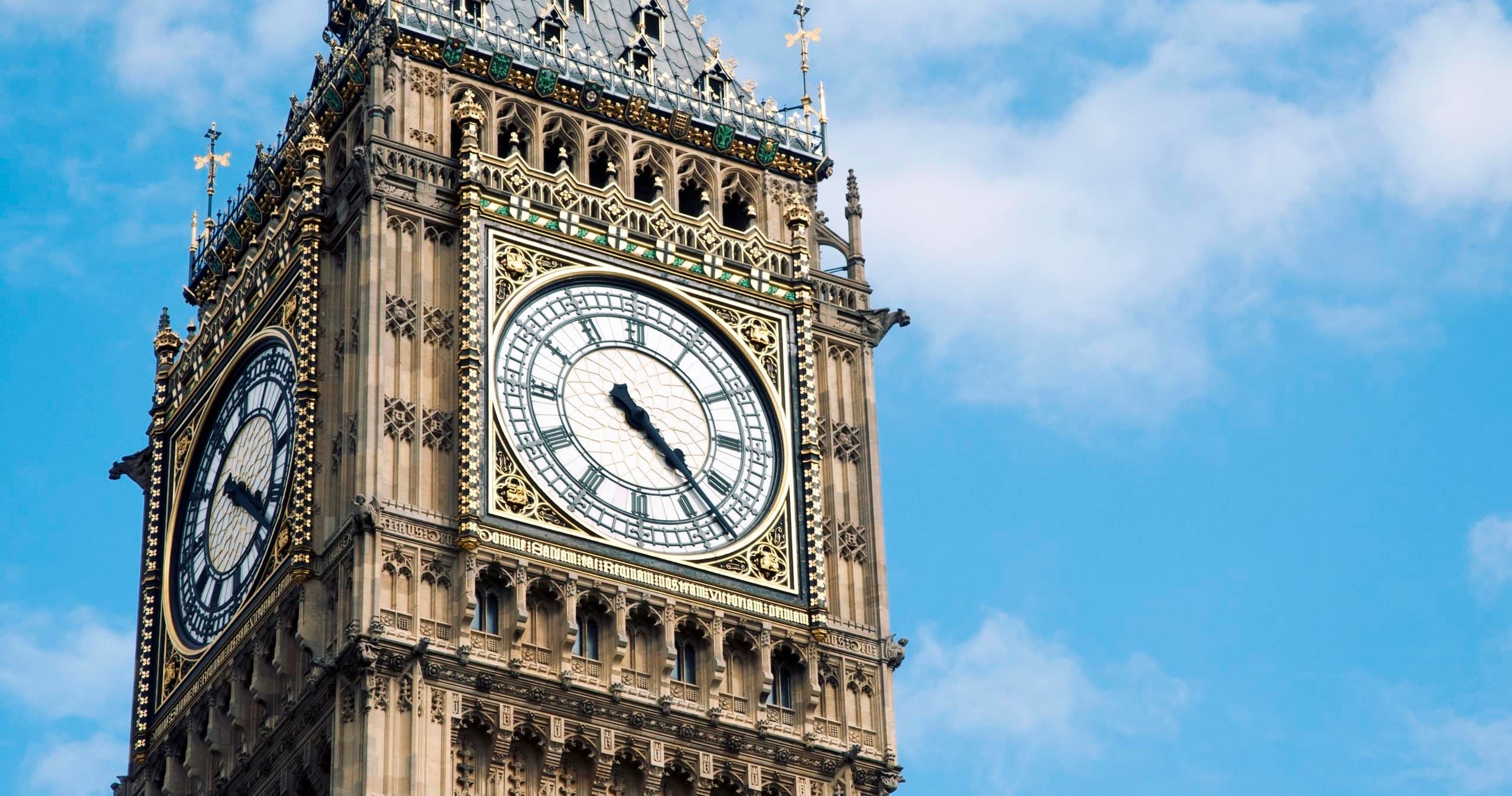 Urban Sightseeing & Thames Cruise with The Royal London Grand Tour