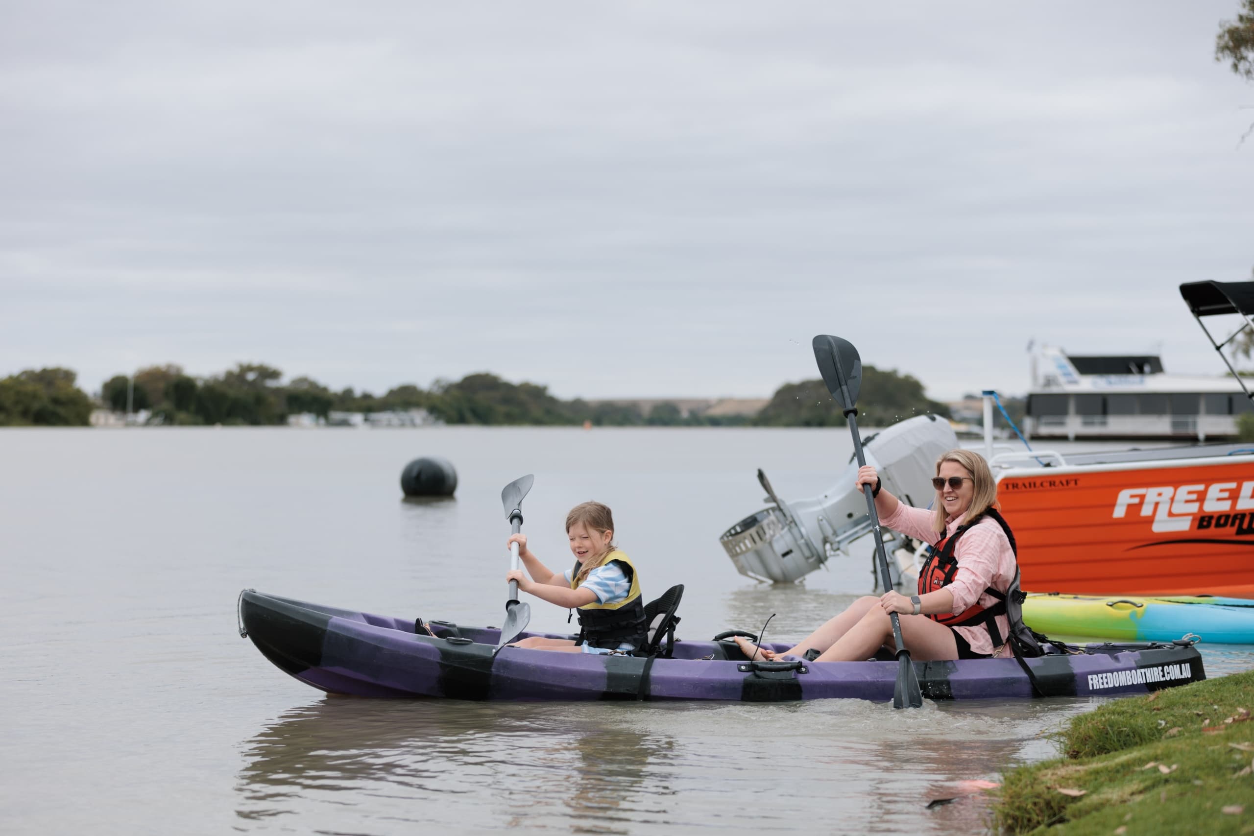 Paddle the Murray from Sturts Reserve: Double Kayak Rental in Murray Bridge
