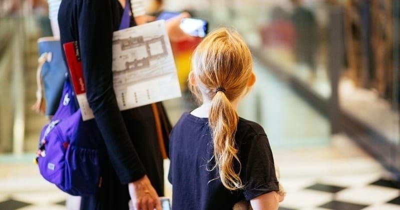 Family-Focused Louvre Private Tour via Universal Tour Guide in Paris