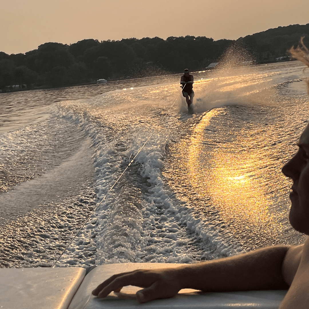 Bareboat Charter on Lake Minnetonka: 21-Foot Larson Bowrider in Excelsior