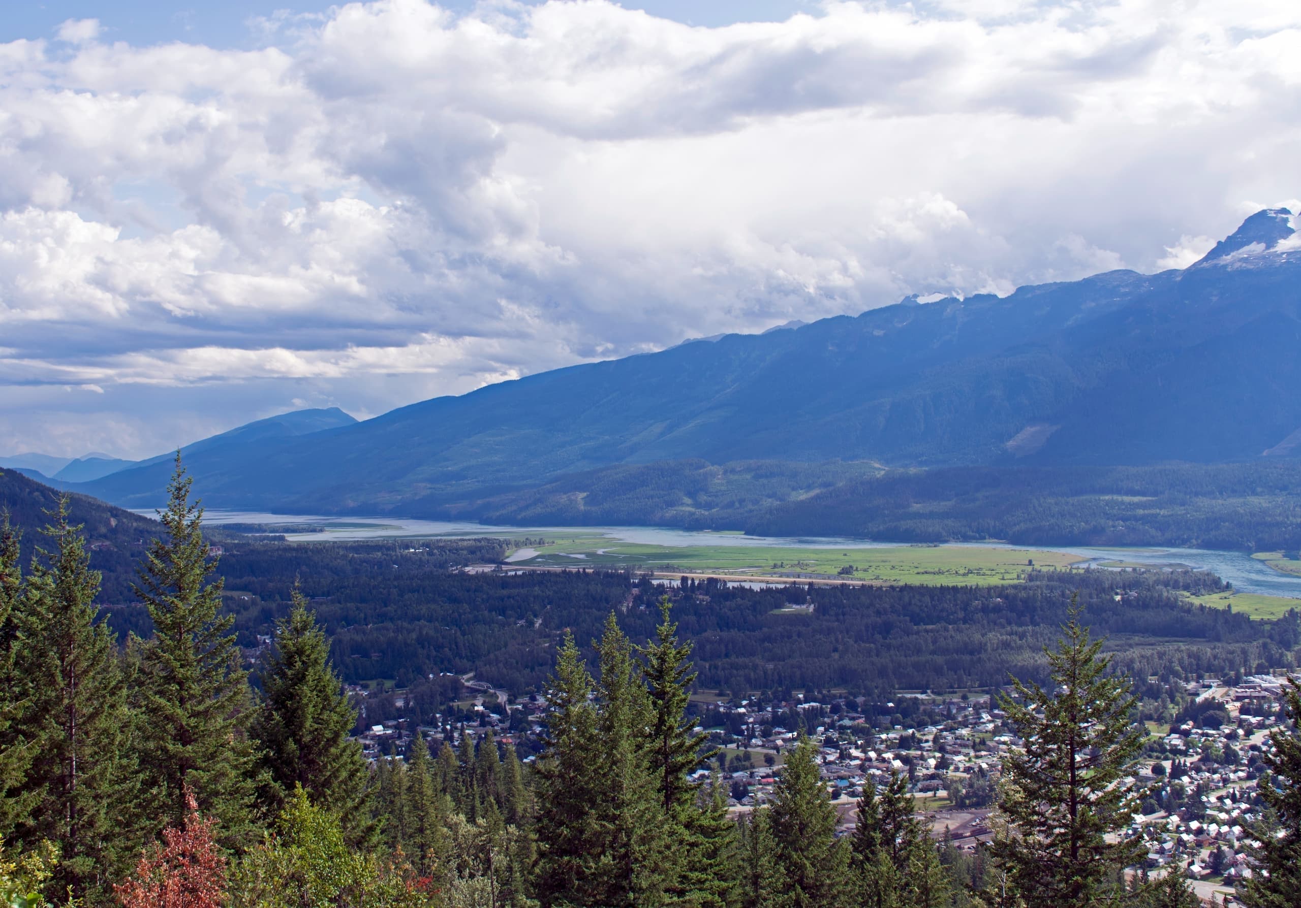 Scenic Private Transfers Calgary to Revelstoke Comfort