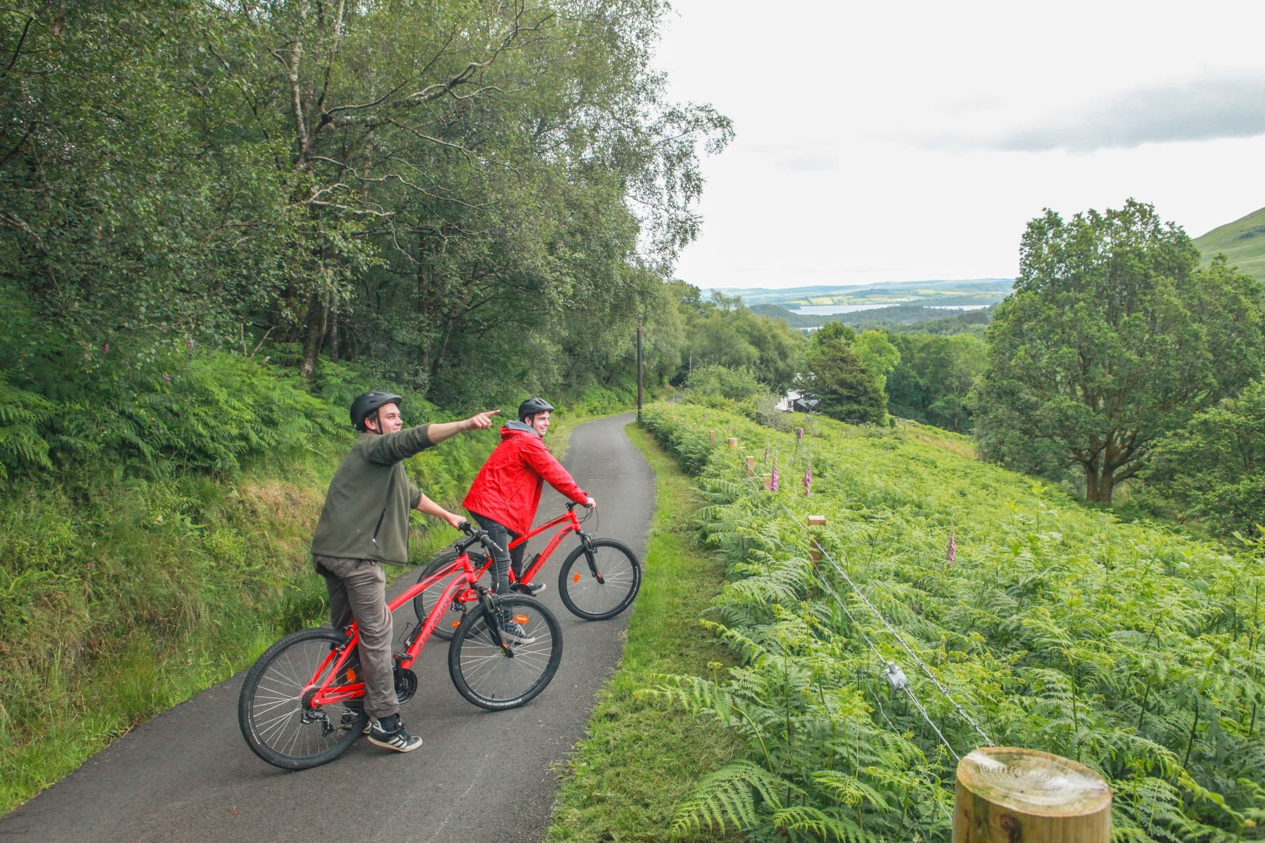 Loch Lomond 2-Hour Guided Bike Tour from Luss: Scenic Lochside Cycling