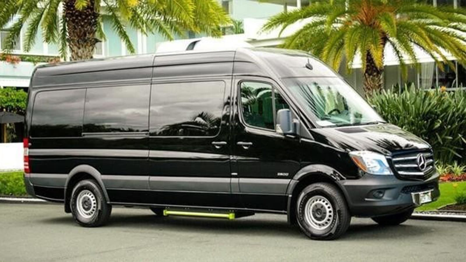Shared Shuttle Service Between Daniel K. Inouye Airport & Aulani
