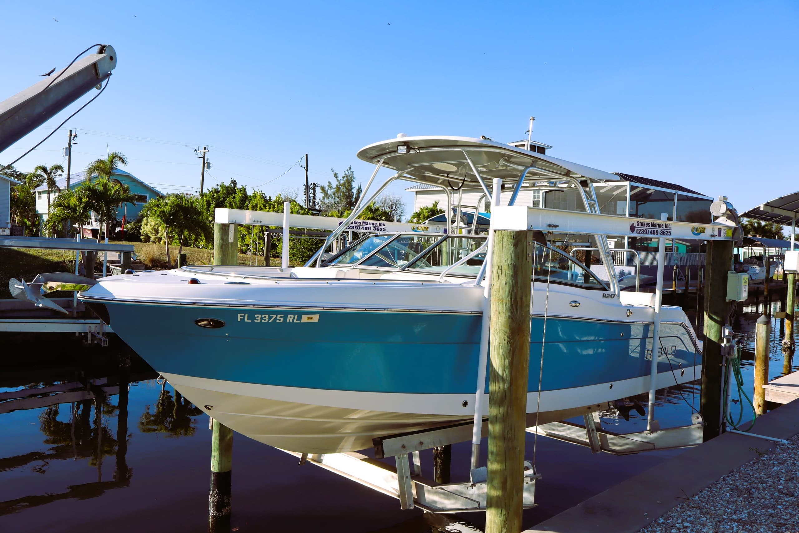 Robalo 247 Dual Console Boat Rental in Cape Coral: 350HP Fishing & Family Days on the Water