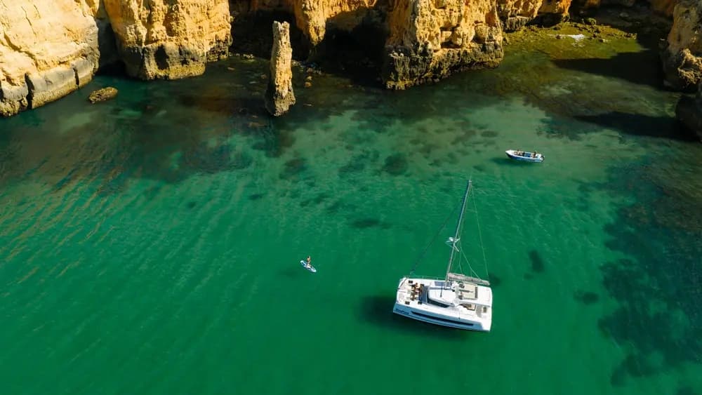 Blue Breeze: Private 3-Hour Catamaran Cruise to Ponta da Piedade