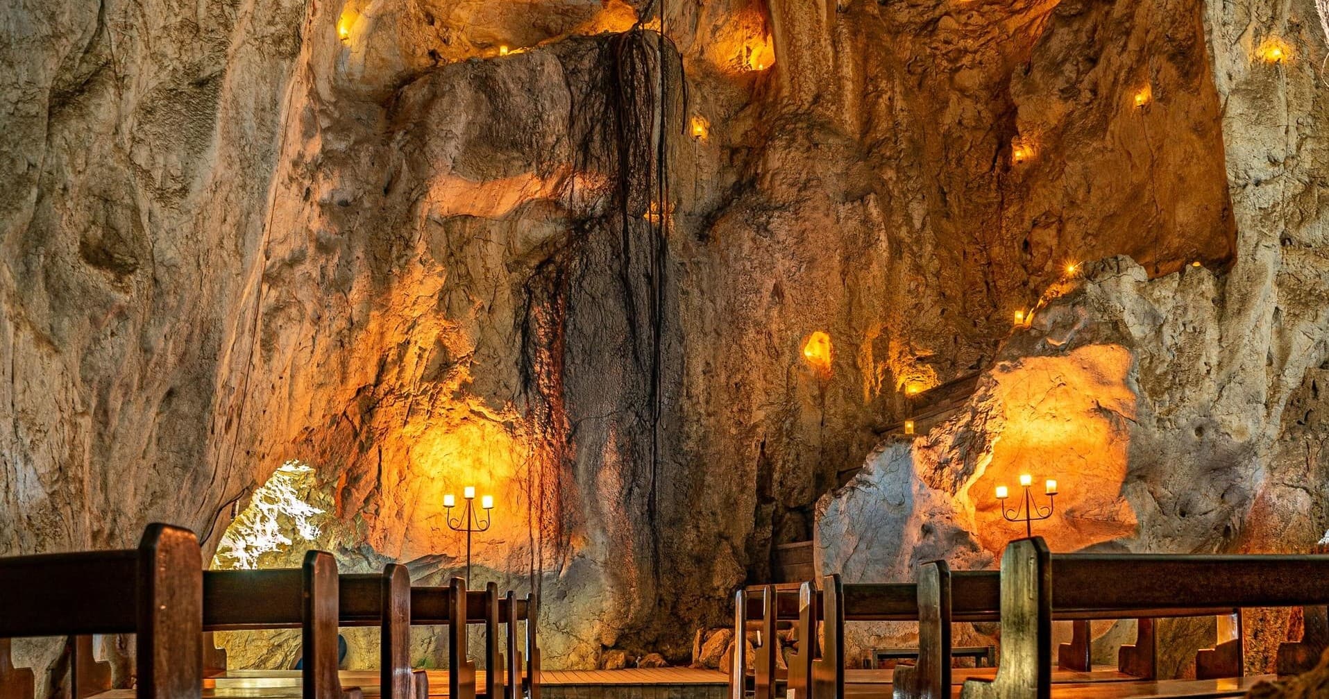 Explore Cathedral Cave: A Captivating Guided Tour in Queensland’s Capricorn Caves