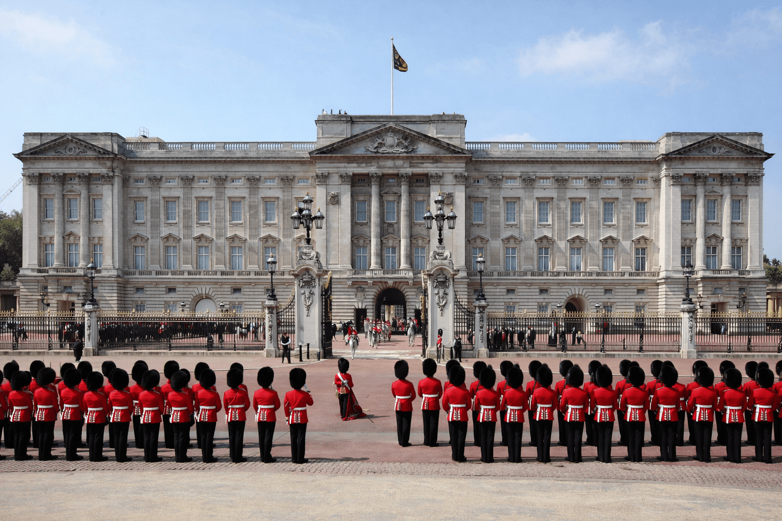 Private London Panoramic Tour in Business Class — 4–8 Hour Chauffeur Service
