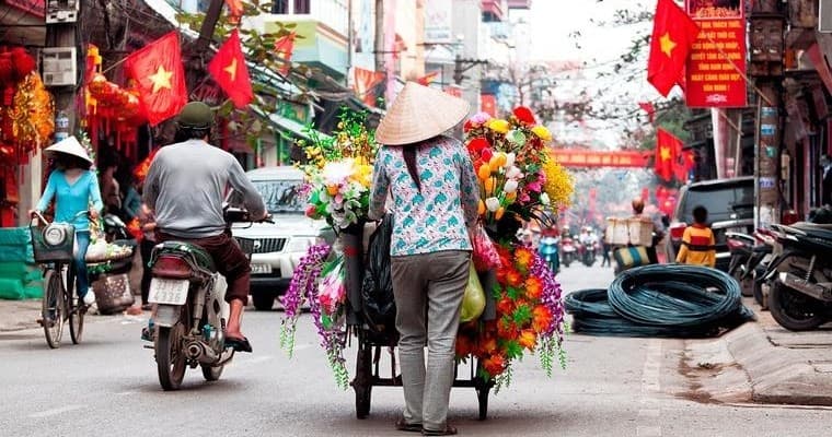 shore excursion and cultural walking tour in Hanoi Vietnam
