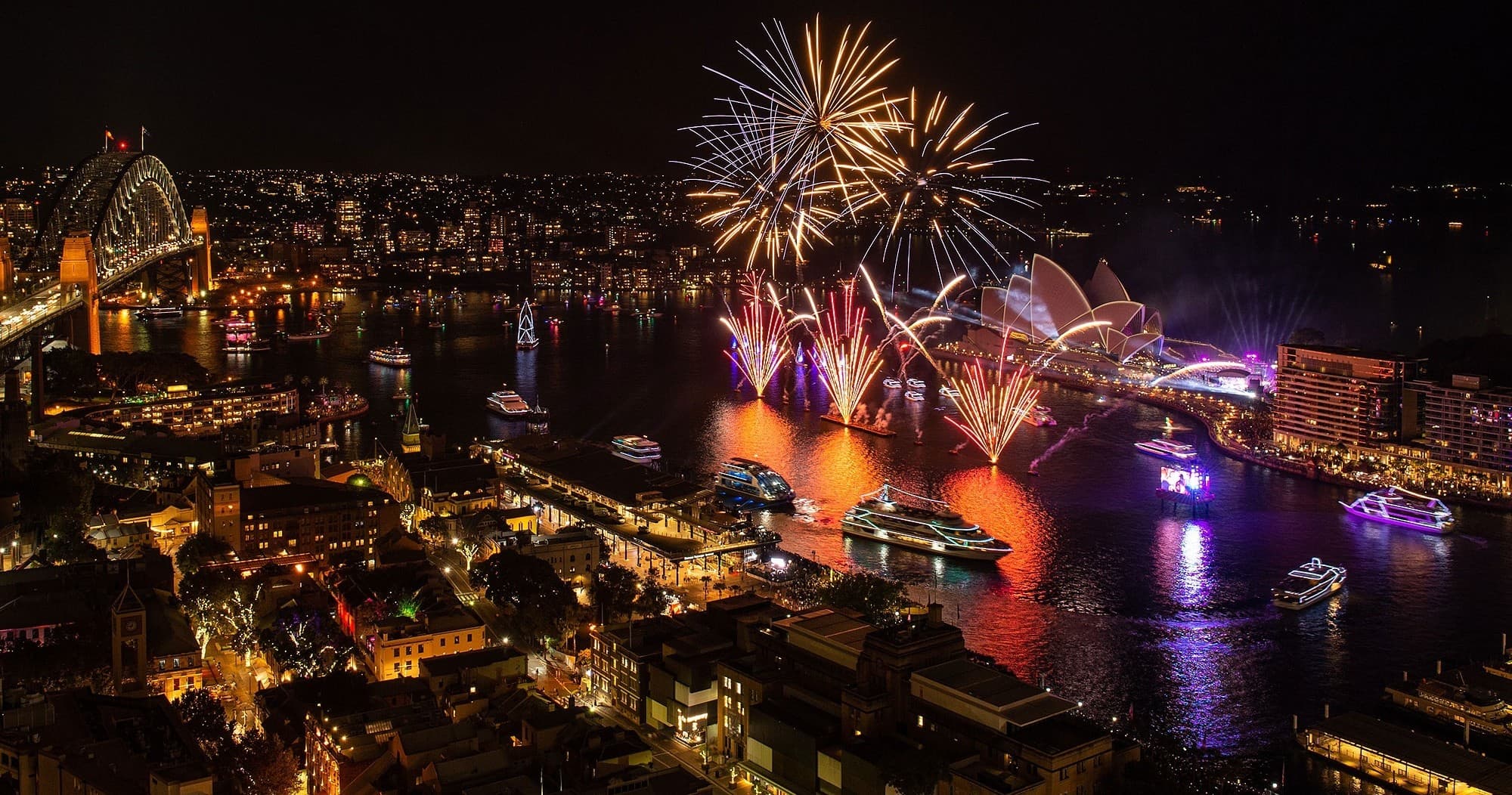 Water-Activities & Fantasea Cruising: Sydney Harbour Fireworks Extravaganza