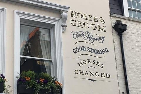 Land Adventures: London Pub Walk in Belgravia by The Adventure Collective