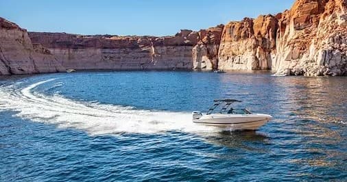 Explore Lake Powell: Thrilling 21 Ft Powerboat Rentals at Wahweap Marina