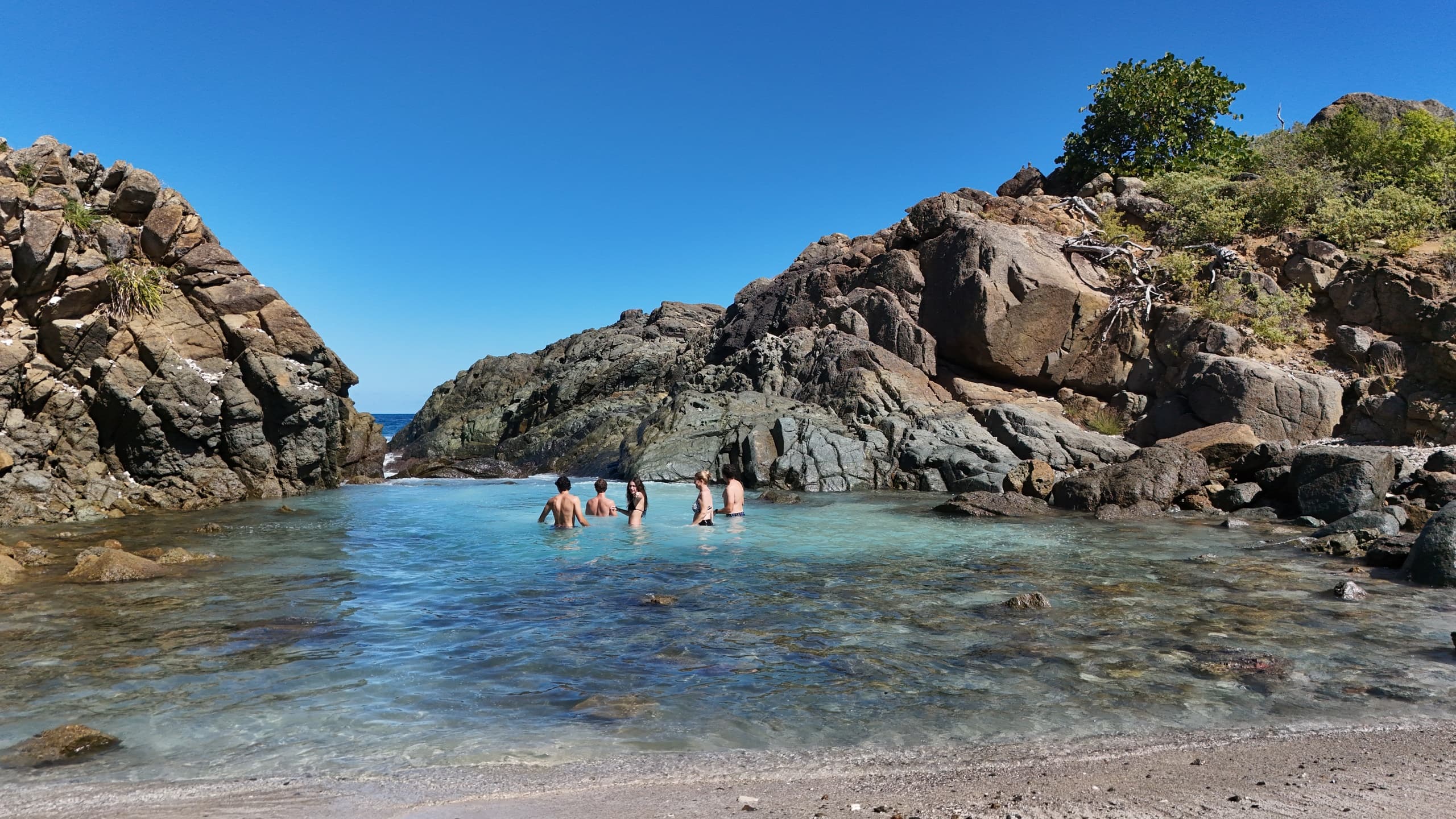 Private Jost Van Dyke Charter: Soggy Dollar, Foxy's, Sandy Spit & Bubbly Pool photo 2
