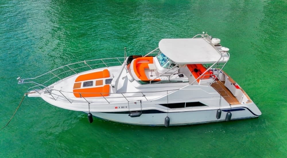 Water Activities: Luxury Yacht Tour with 50 Why Knot in Biscayne Bay