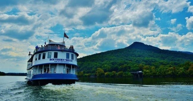 River Sightseeing with The Southern Belle Riverboat in Chattanooga