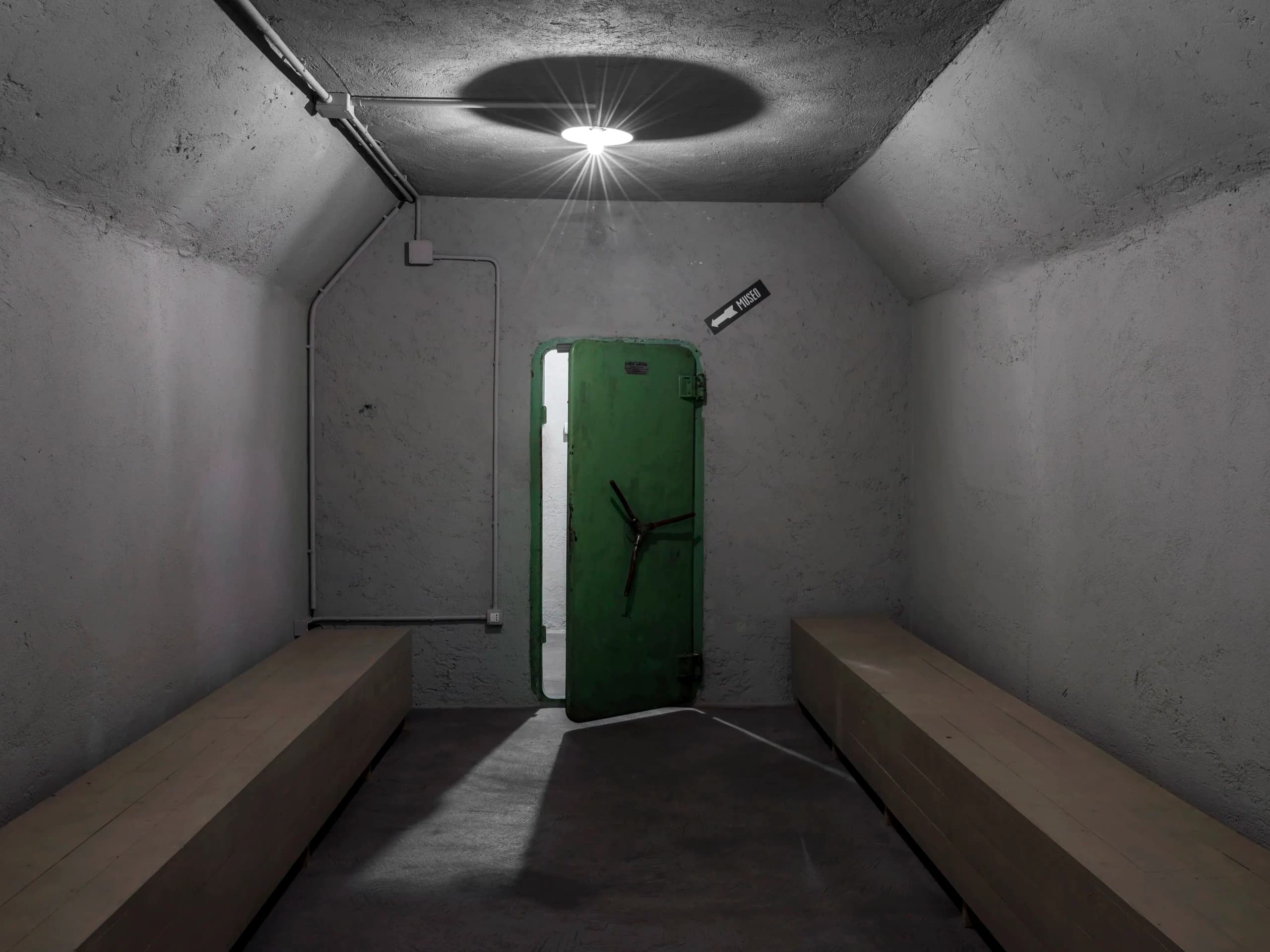 Air-Raid Bunker Tour with Slow Lake Como in Italy