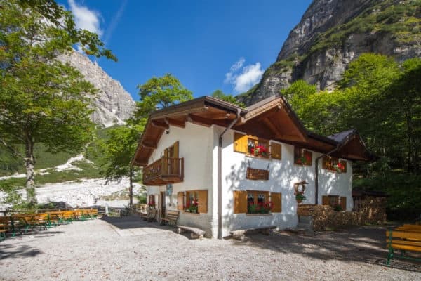 Overnight at Rifugio Croz dell'Altissimo: Pernottamento e colazione in Molveno