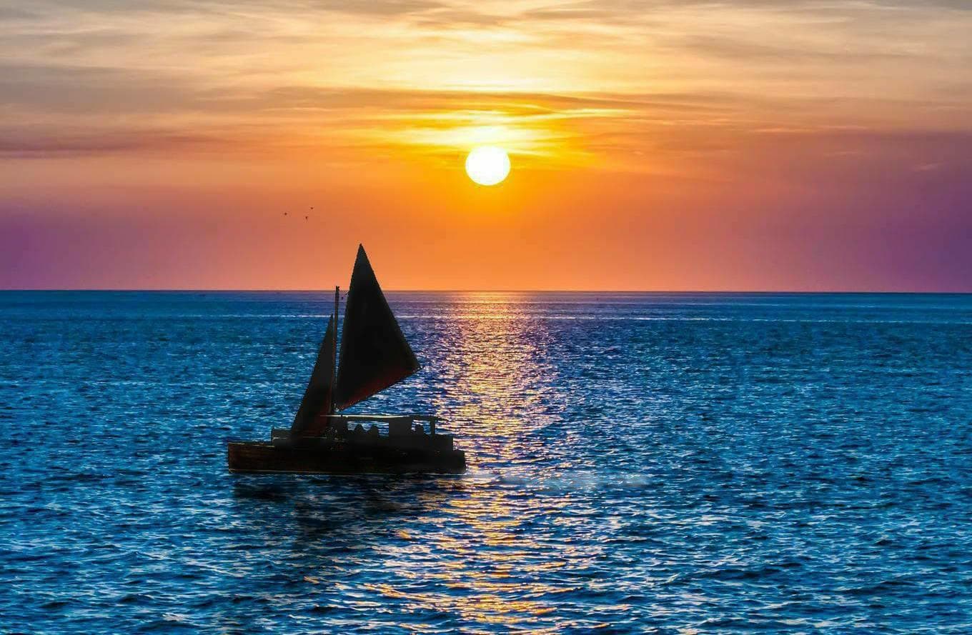 Exclusive Sunset Sail Charter in Honolulu, Hawaii