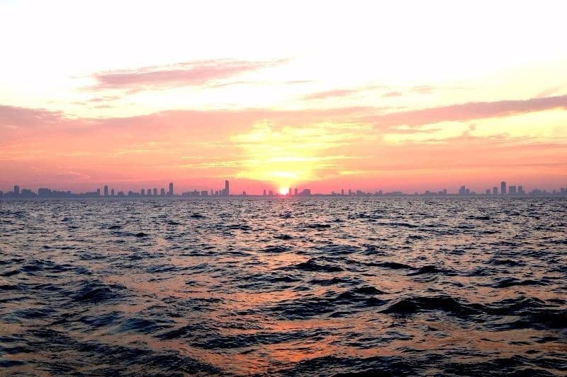 Chicago Sunset Sail: Private Weeknight Charter on Lake Michigan