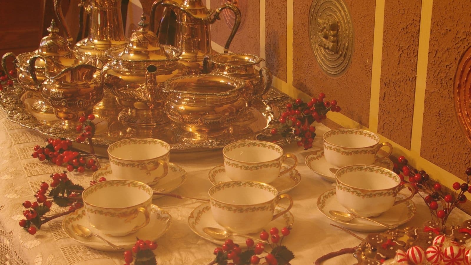 Yuletide Teas: Festive Walking Tour in Denver, Colorado