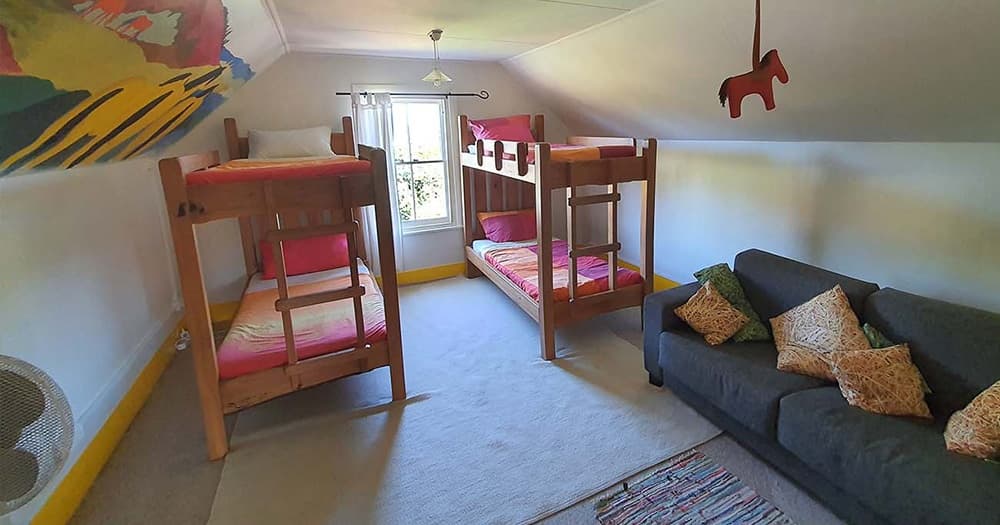 Stay at Yellow Horse Bunk Room: Unique Group Lodging in Golden Bay, New Zealand