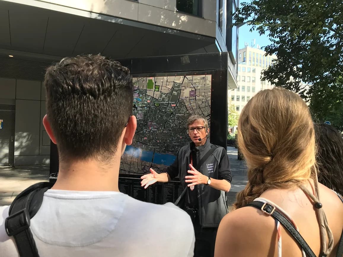 literature-walking-tour-st-pauls-to-southwark-a-level-exam-prep photo 3