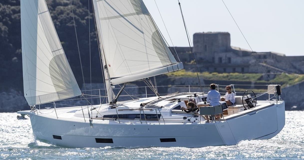 Midday Luxury Sail from Marina San Antoni: 4-Hour Ibiza Yacht Cruise