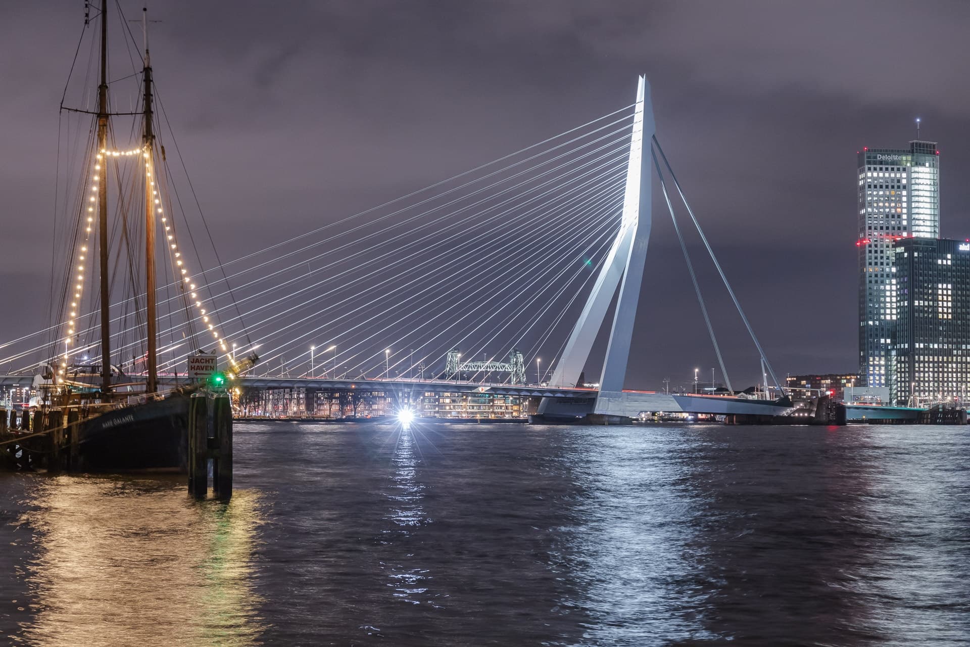 Exploring Rotterdam By Night: A Captivating Evening Bike Tour of Iconic Architecture