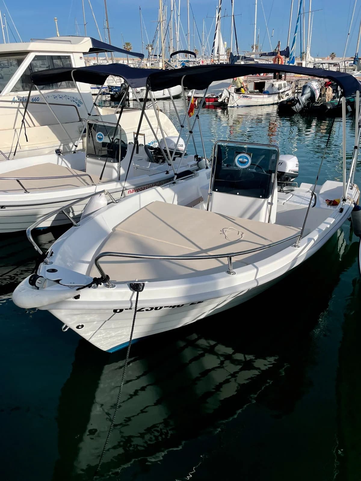 Sailing with Navega Sin Titulo Sitges in Barcelona