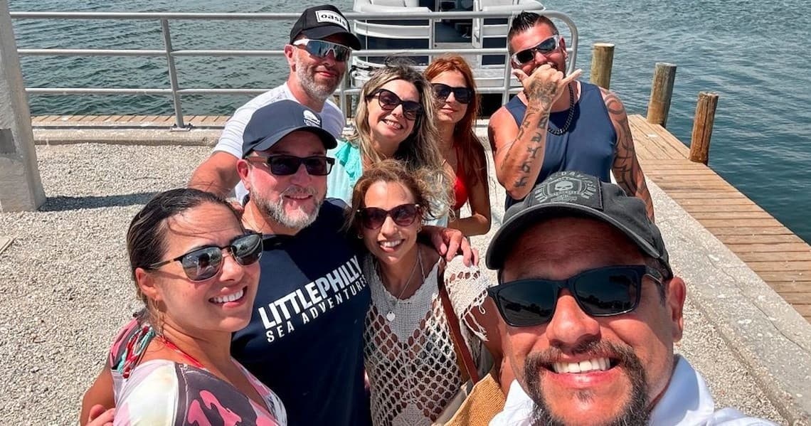 Gulf Sandbar Days: Pontoon Rentals in Holmes Beach for Dolphin Cruises & Island Hopping