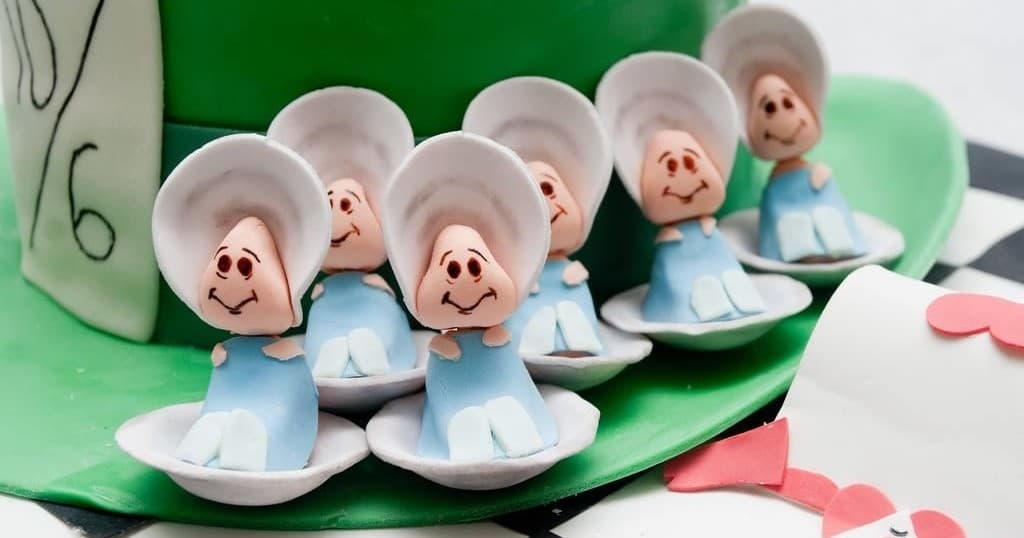Decorative oyster shell cake toppers, nautical themed event dessert