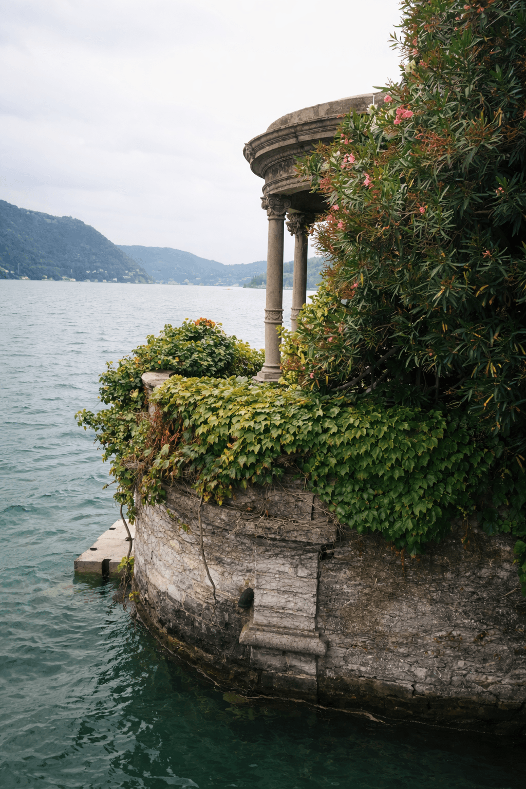 Lake Como Cruise: The Timeless Italian Summer — 3-Hour Villa & Bay Tour photo 2