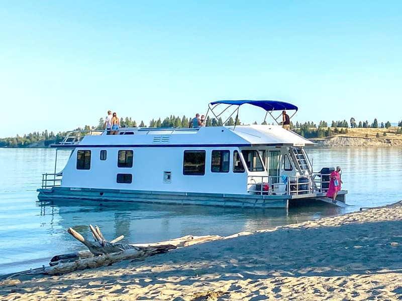 Houseboat Adventures at Sunshine Houseboats & Marina