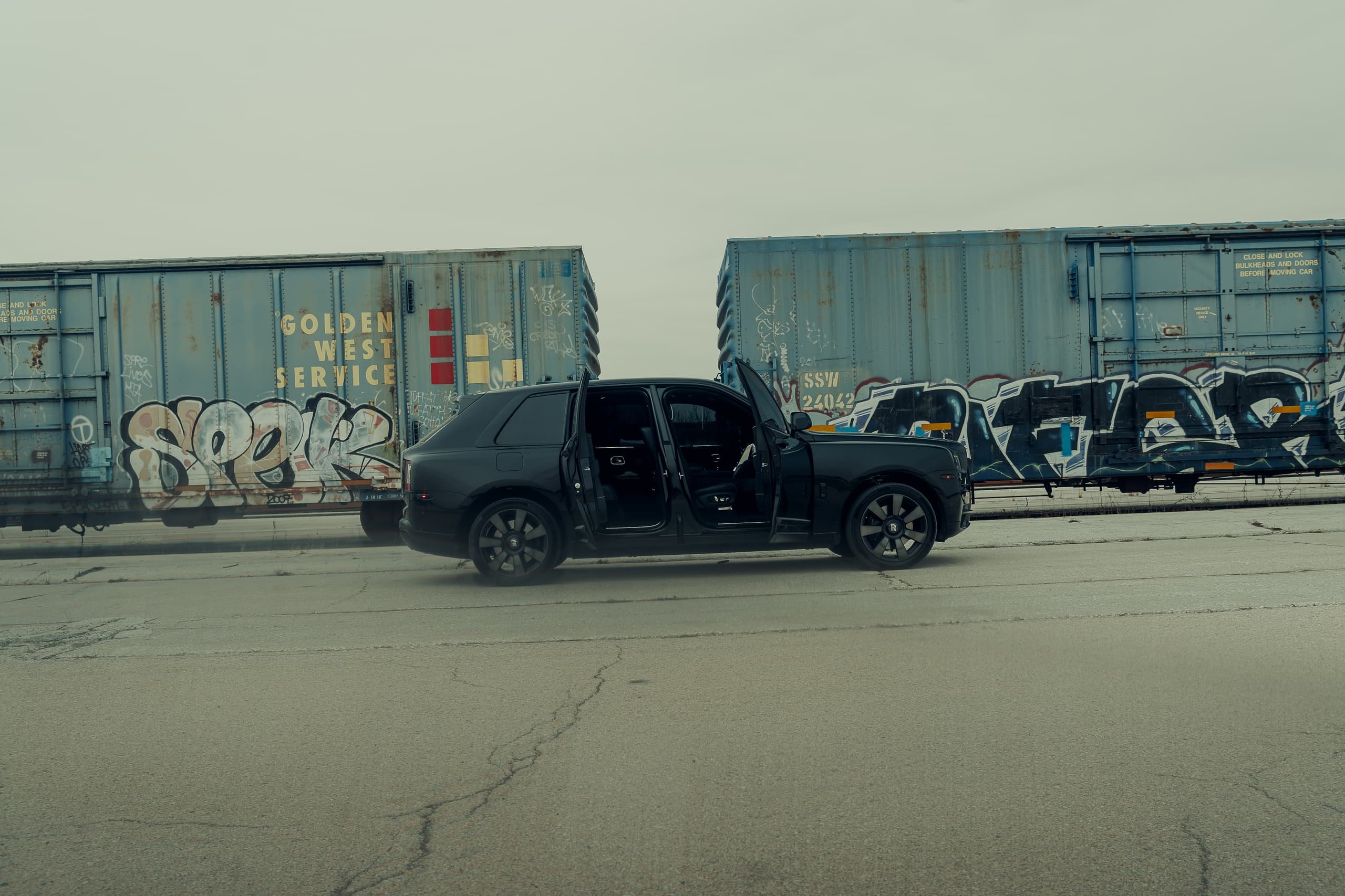 Rolls-Royce Cullinan Chicago: Luxury SUV Drive Along Lake Michigan